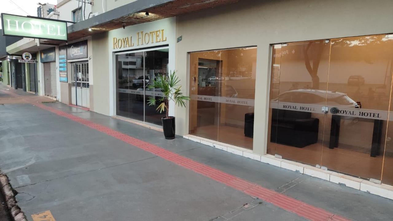 Royal Hotel *